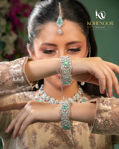 Emerald Frost Zircon Set With Openable Bangle